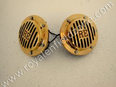 HORN SET WITH BRASS GRILL