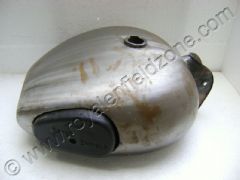 P.TANK WITH KNEE PADS (25 LITRES)