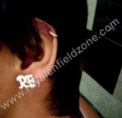 EAR R.E STUD IN SILVER